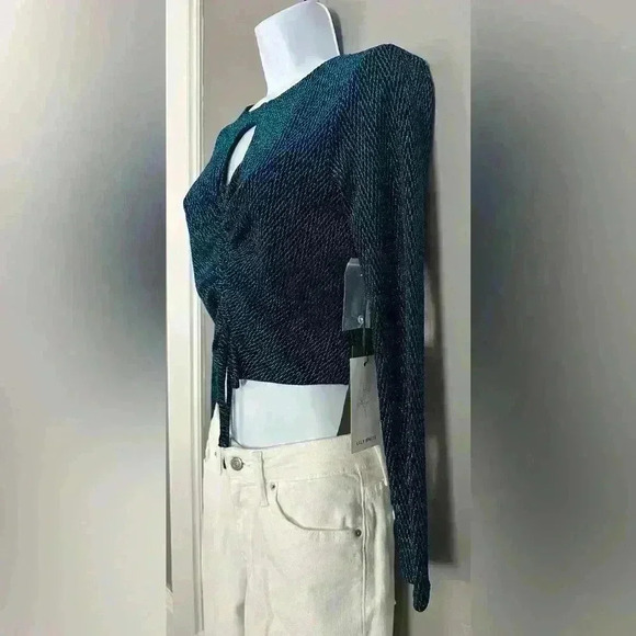 Lily White Keyhole Channel Front Top (478) - Picture 8 of 14